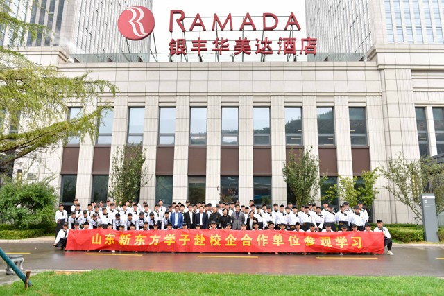 【校园活动】学子到合作单位银丰华美达酒店参观