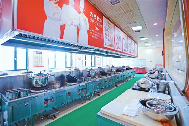 	济南市人民政府副市长杨丽一行莅临我校调研指导工作