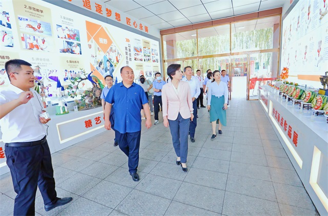 	济南市人民政府副市长杨丽一行莅临我校调研指导工作