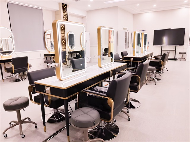 山东新东方形象设计专业教室环境