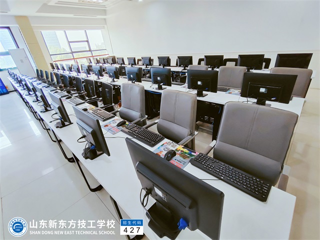 山东新东方多媒体专业教室环境
