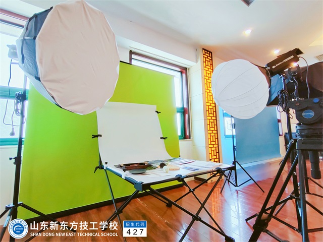 山东新东方多媒体专业教室环境