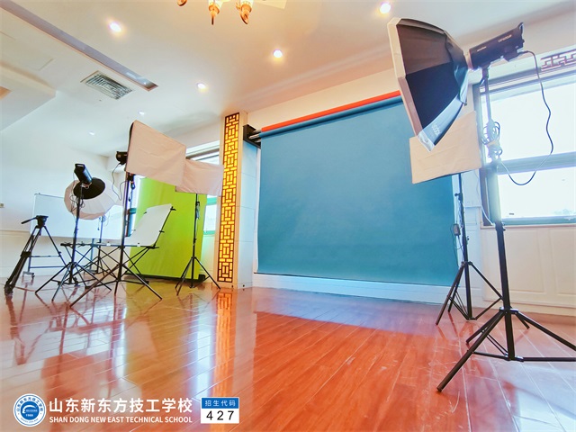 山东新东方多媒体专业教室环境