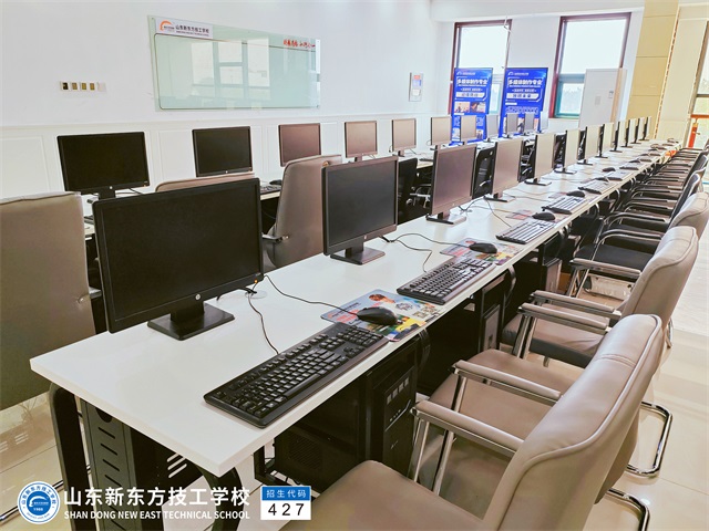 山东新东方多媒体专业教室环境