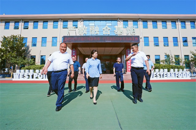 济南市残联党组书记、理事长于红一行莅临山东新东方技工学校参观指导工作