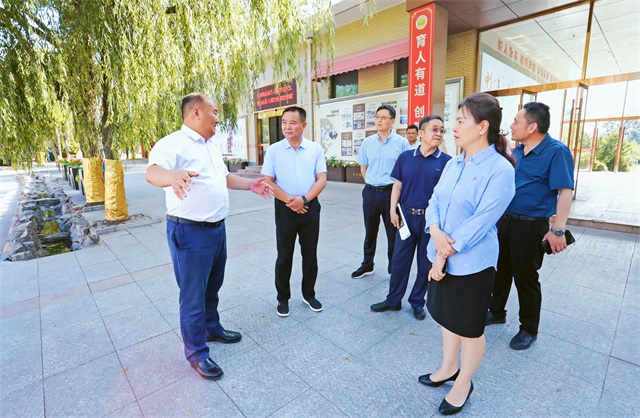 济南市残联党组书记、理事长于红一行莅临山东新东方技工学校参观指导工作