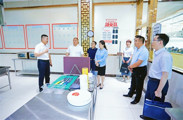 济南市残联党组书记、理事长于红一行莅临山东新东方技工学校参观指导工作