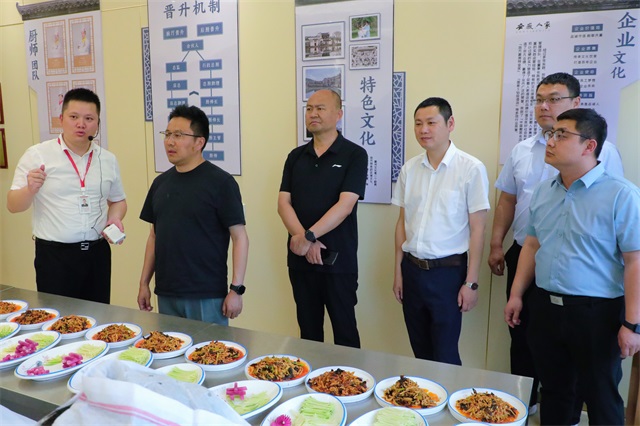 商河县政府领导一行莅临山东新东方技工学校参观指导工作