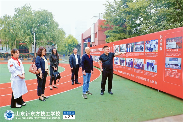 	青岛福冈集团领导一行莅临我校参观交流，达成产教融合人才共育合作