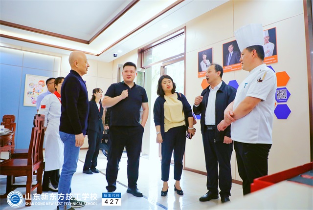 	青岛福冈集团领导一行莅临我校参观交流，达成产教融合人才共育合作