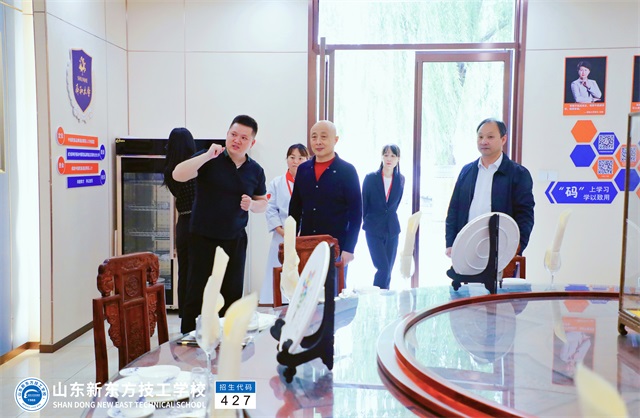 	青岛福冈集团领导一行莅临我校参观交流，达成产教融合人才共育合作